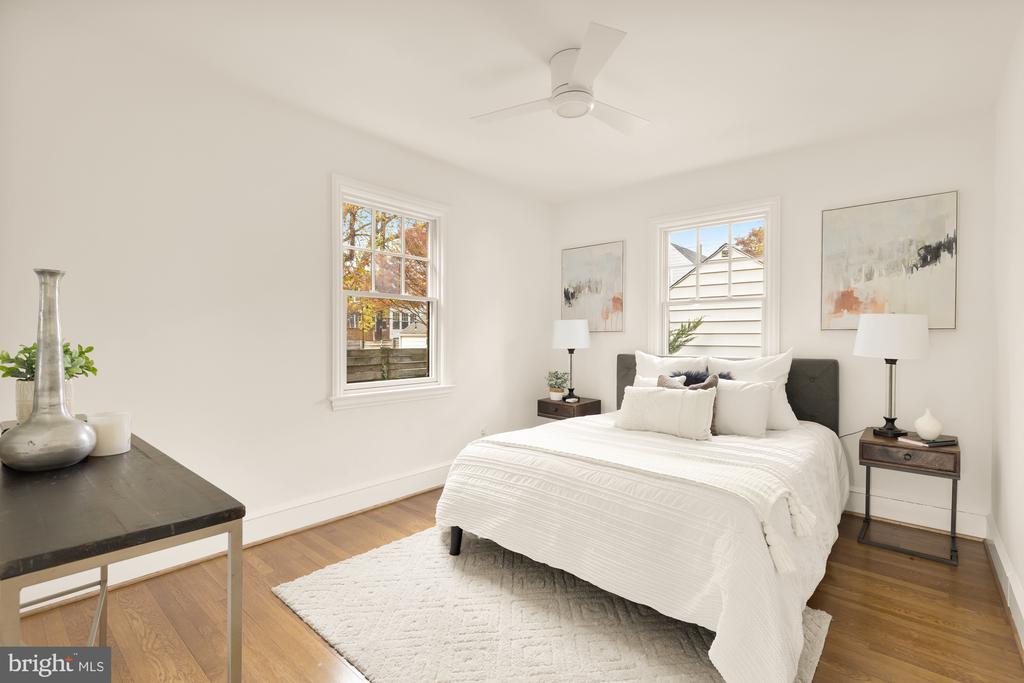 811 Dogwood St NW