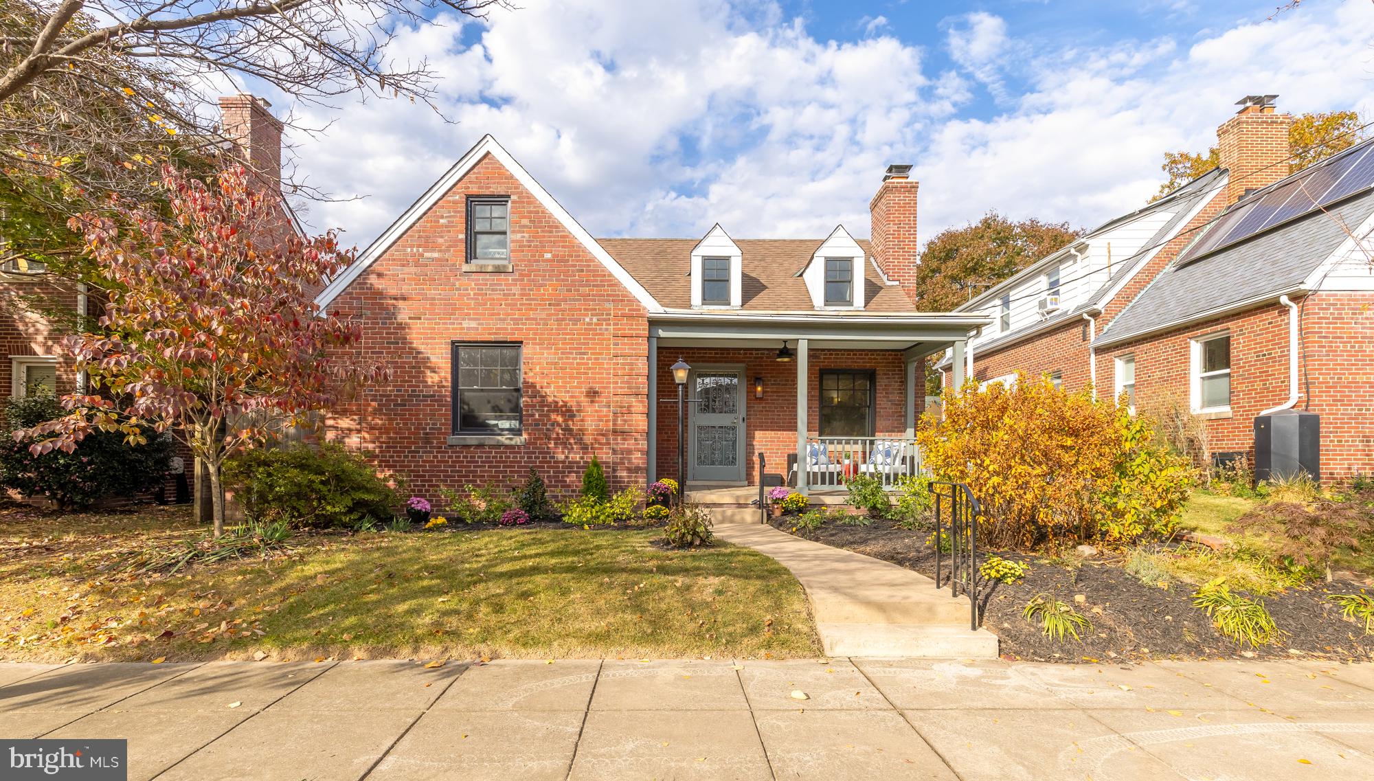 811 Dogwood St NW