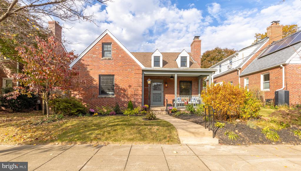 811 Dogwood St NW