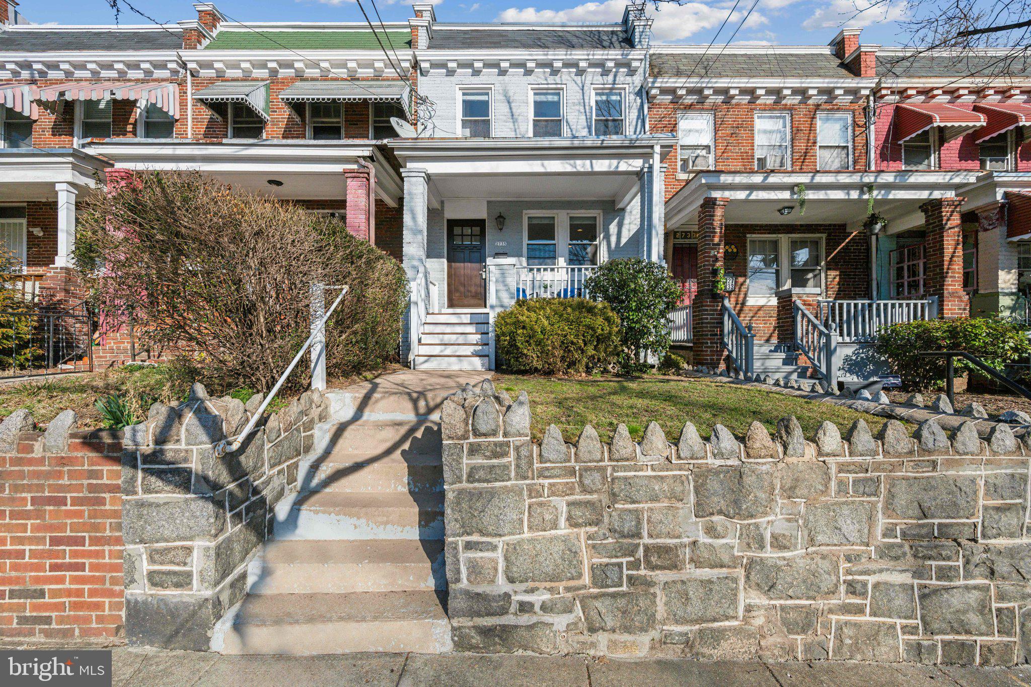 2735 4th St NE