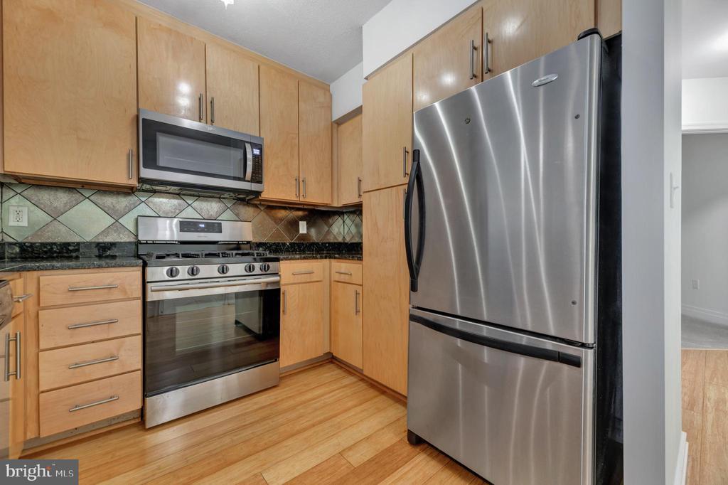 915 E St NW #909