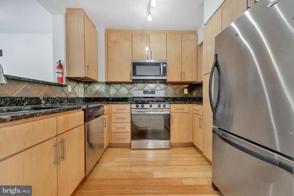 915 E St NW #909