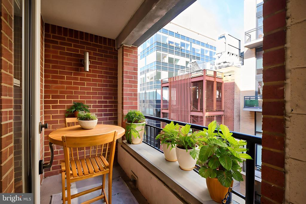 915 E St NW #909