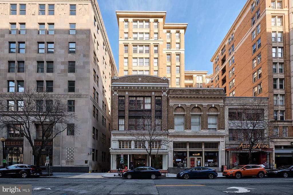 915 E St NW #909