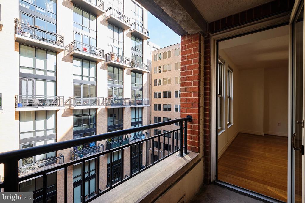 915 E St NW #909