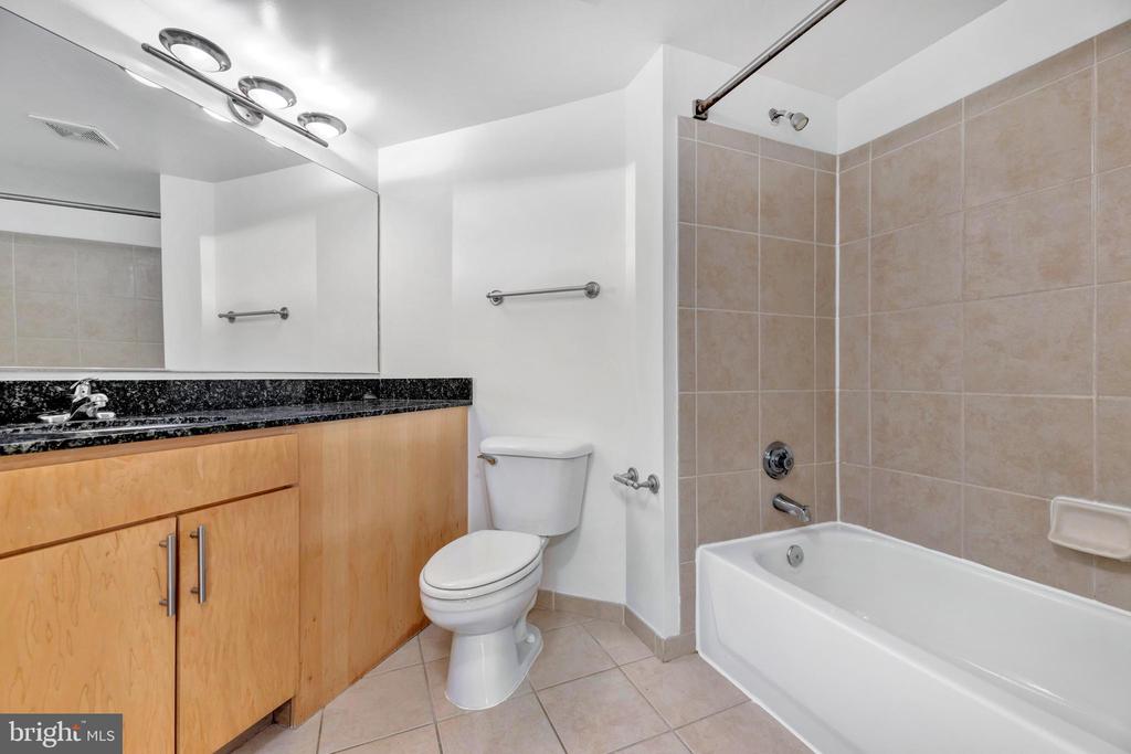 915 E St NW #909