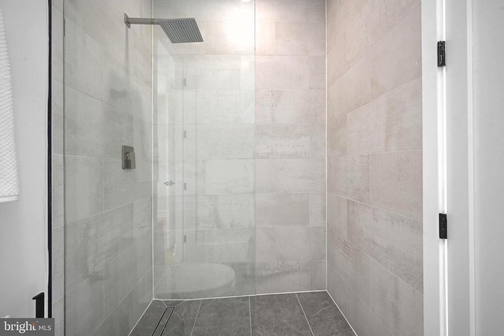 517 Montana Ave NE #6