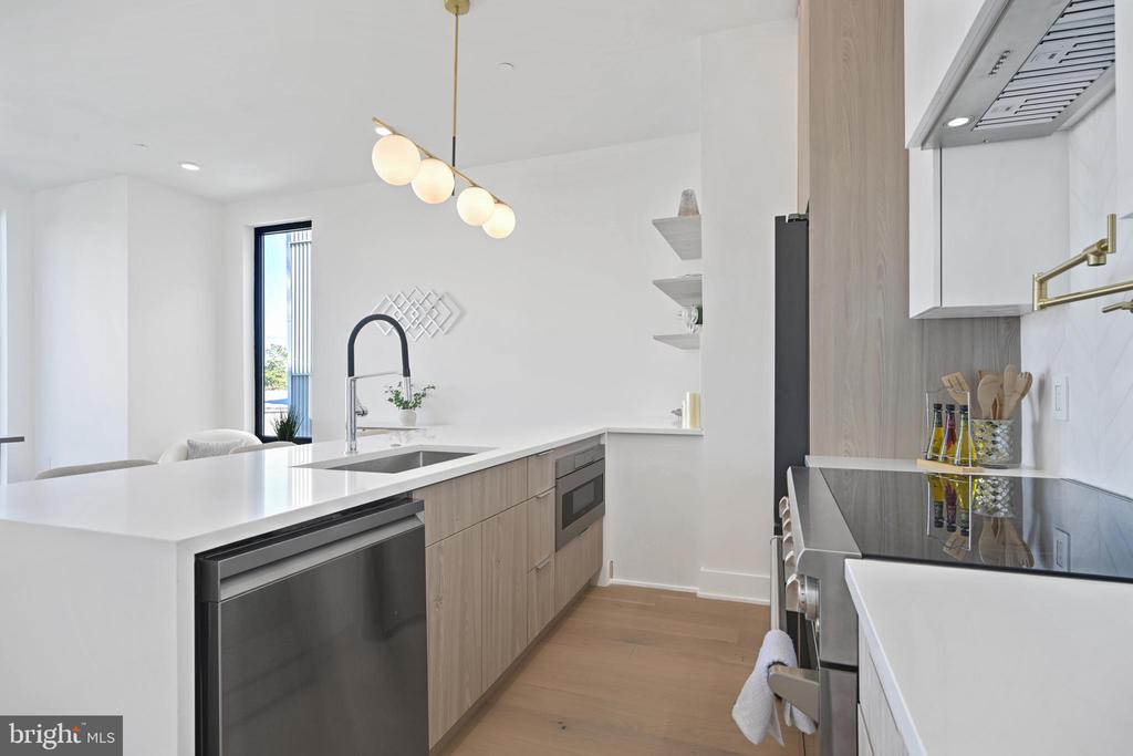 517 Montana Ave NE #6