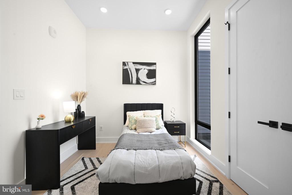 517 Montana Ave NE #6