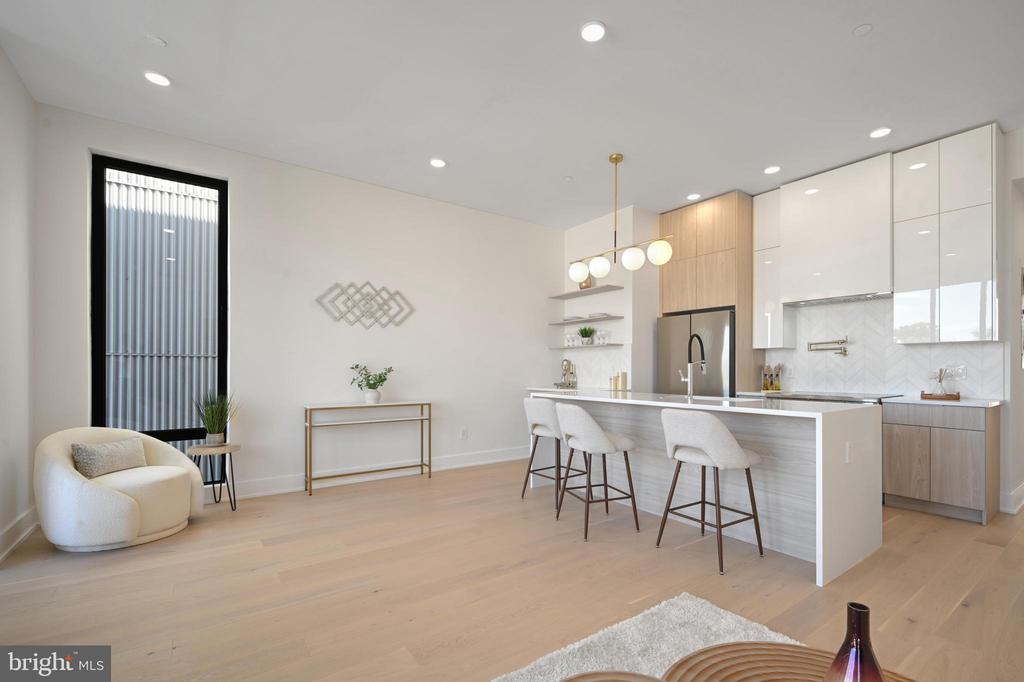 517 Montana Ave NE #6