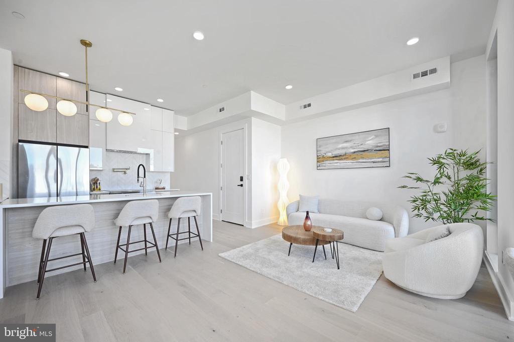 517 Montana Ave NE #6