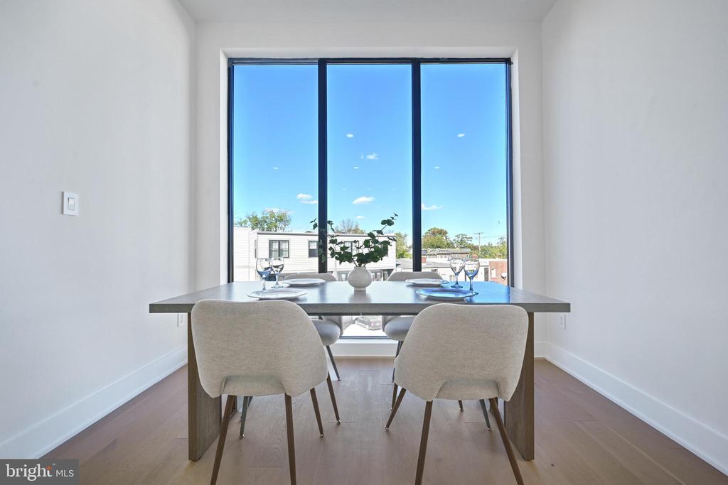 517 Montana Ave NE #6