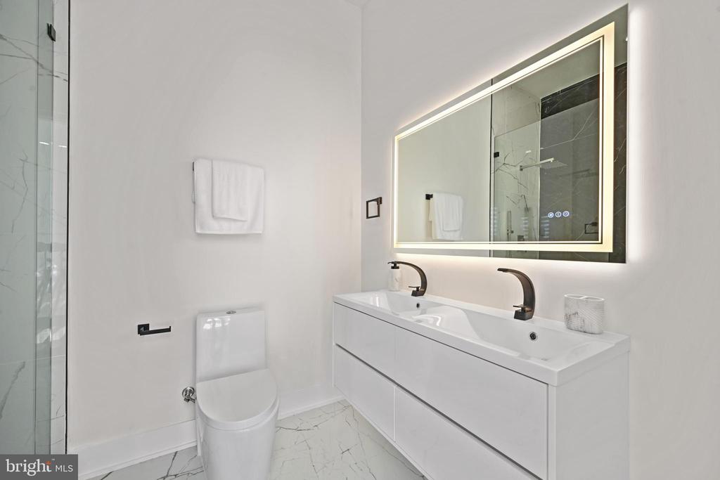517 Montana Ave NE #6