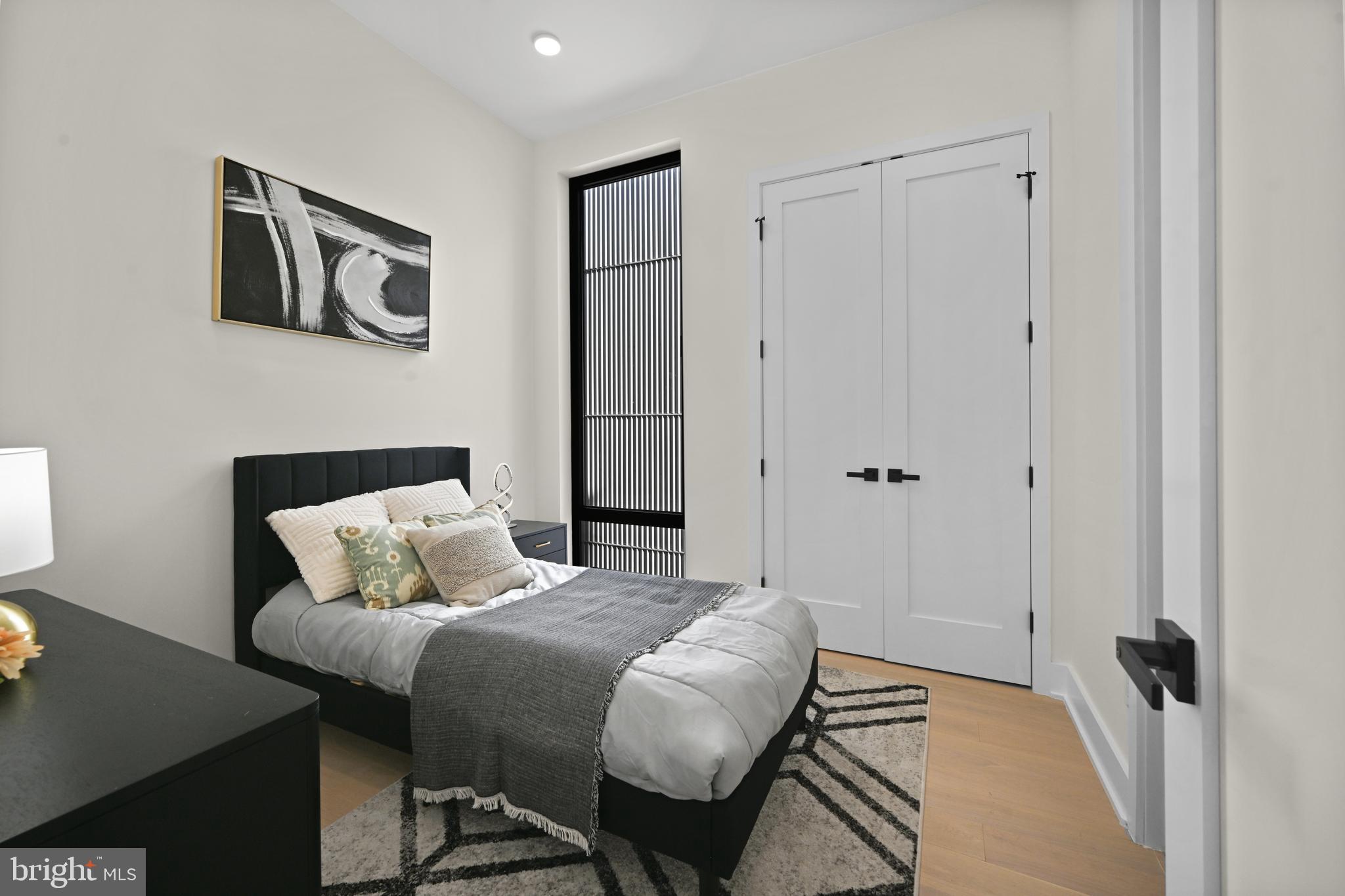 517 Montana Ave NE #6