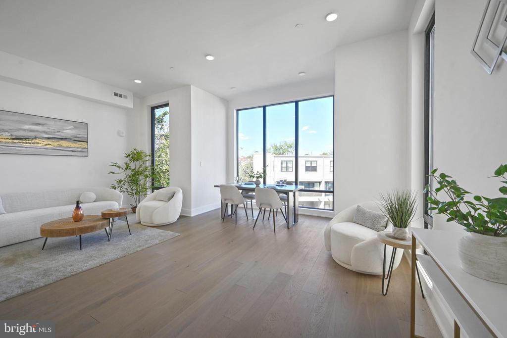 517 Montana Ave NE #6
