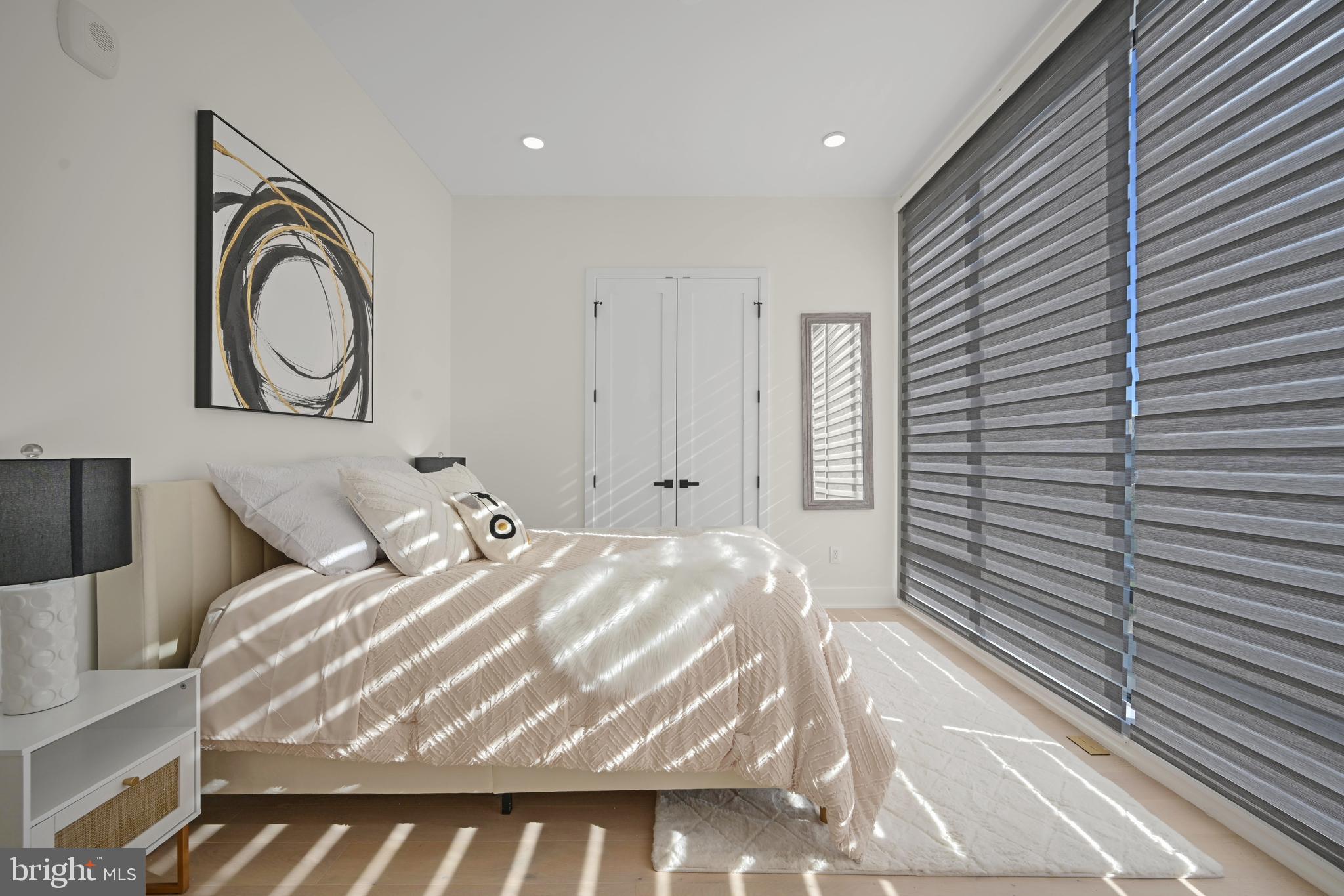 517 Montana Ave NE #6