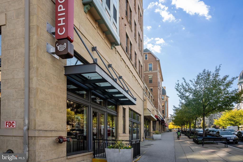 517 Montana Ave NE #6