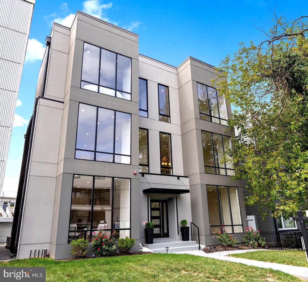 517 Montana Ave NE #6