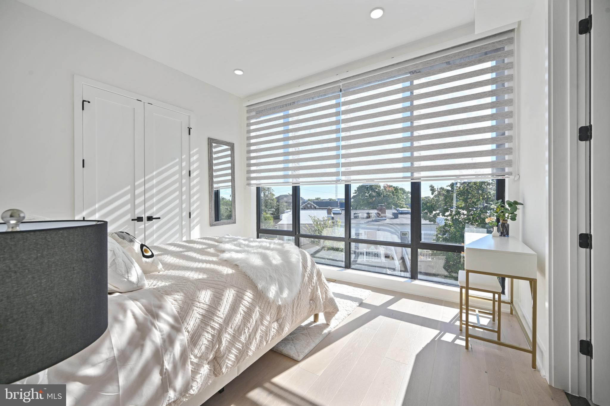 517 Montana Ave NE #6