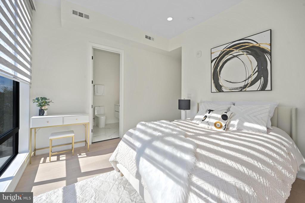 517 Montana Ave NE #6