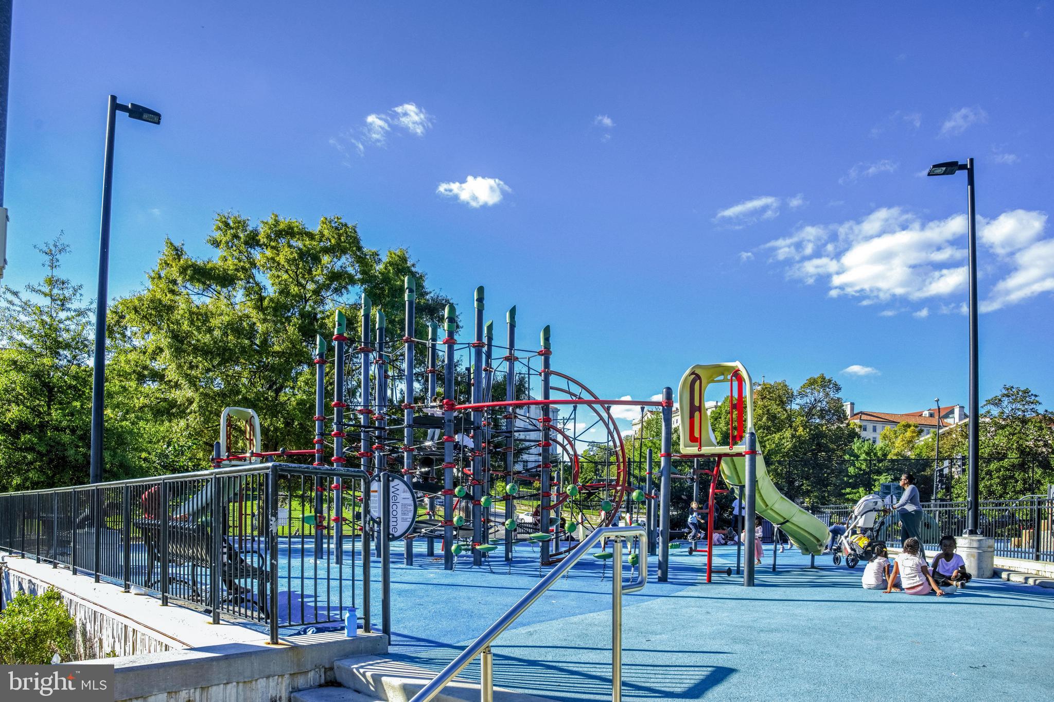 517 Montana Ave NE #6