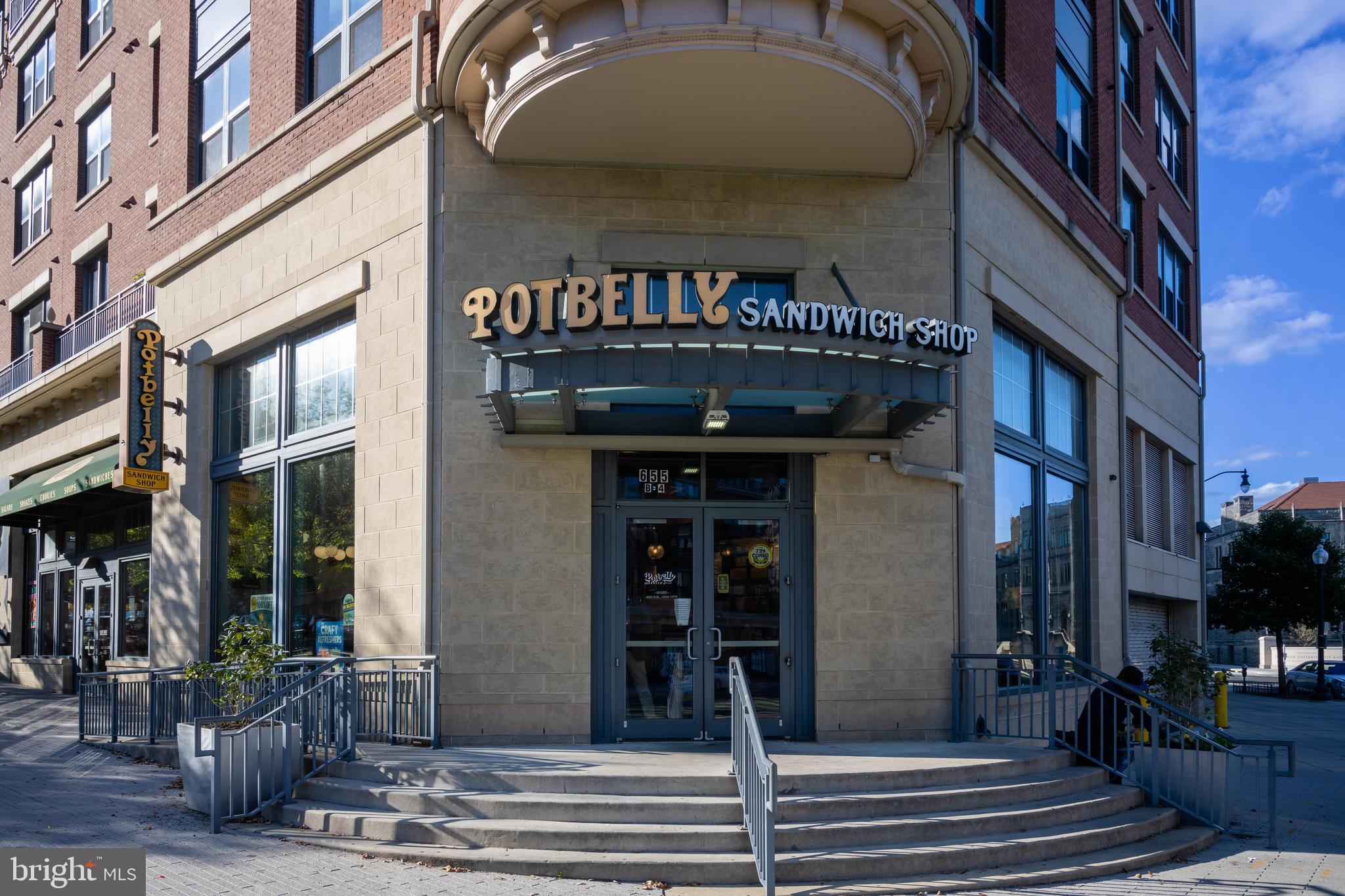 517 Montana Ave NE #6