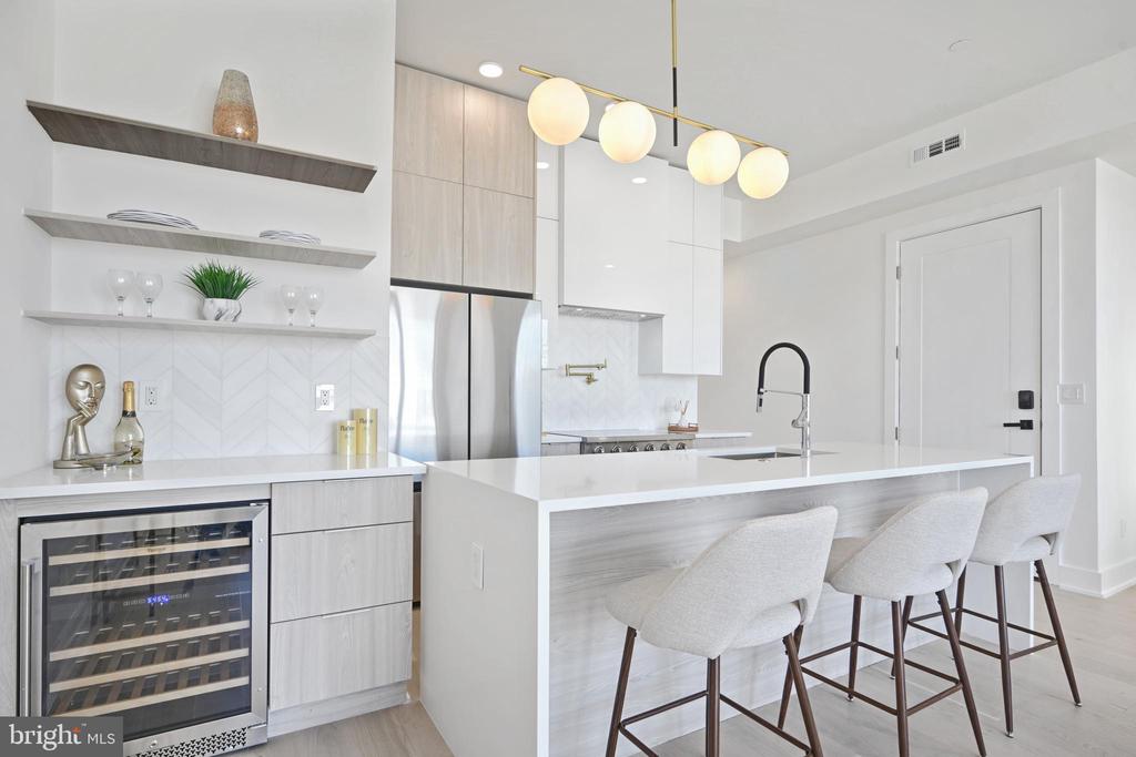 517 Montana Ave NE #6