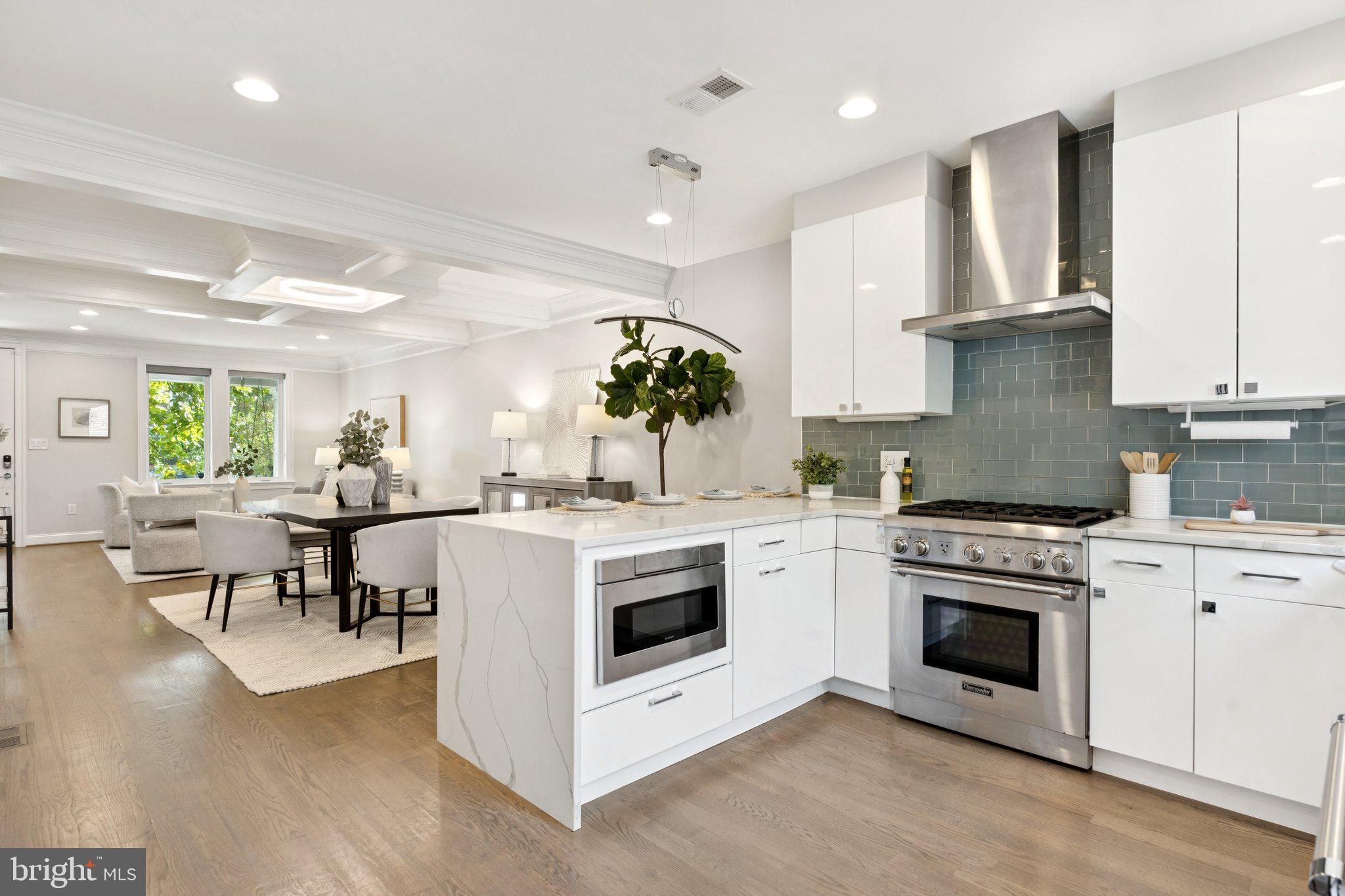 929 QUINCY STREET NW