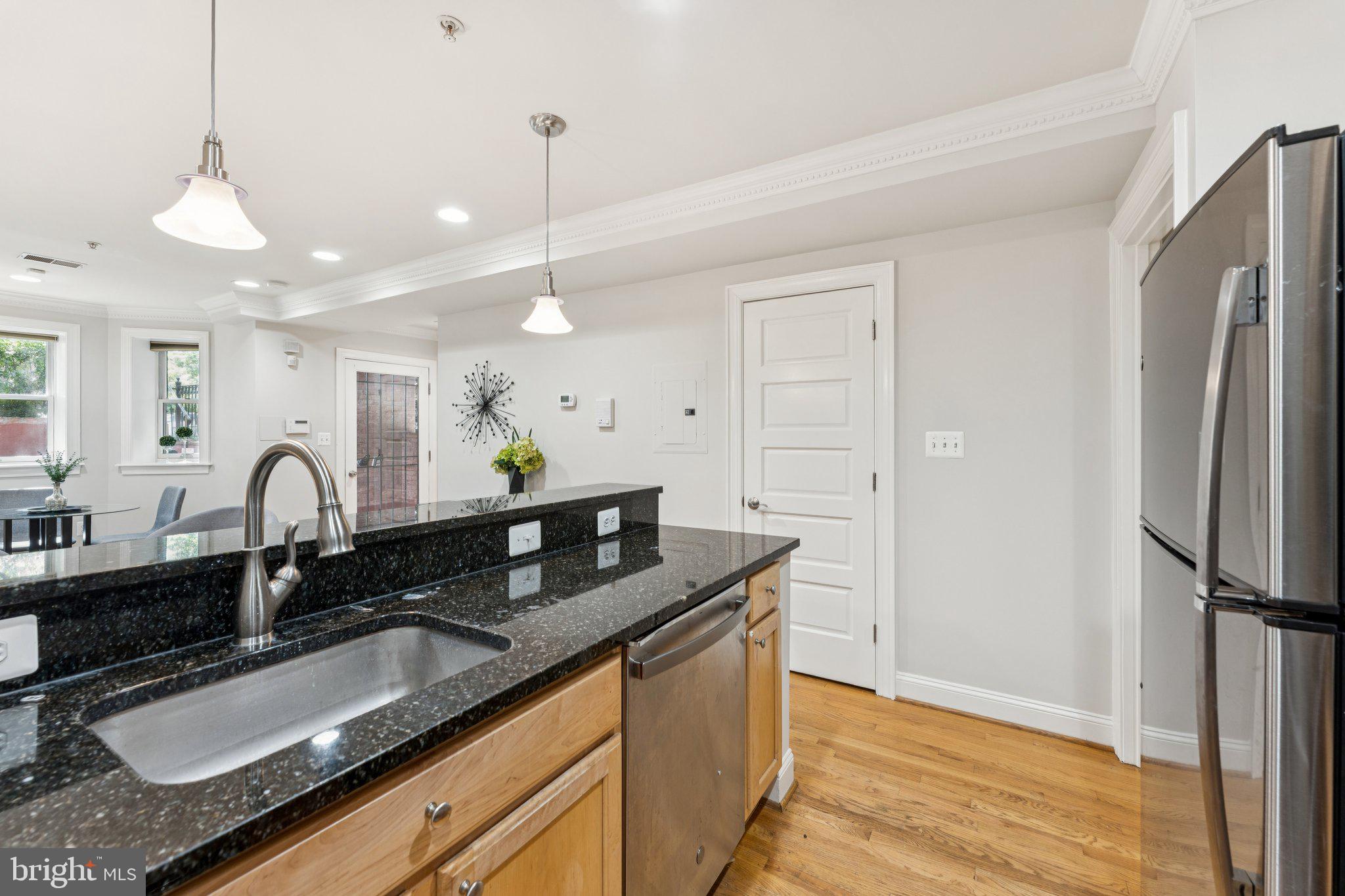 806 MARYLAND AVENUE NE 1