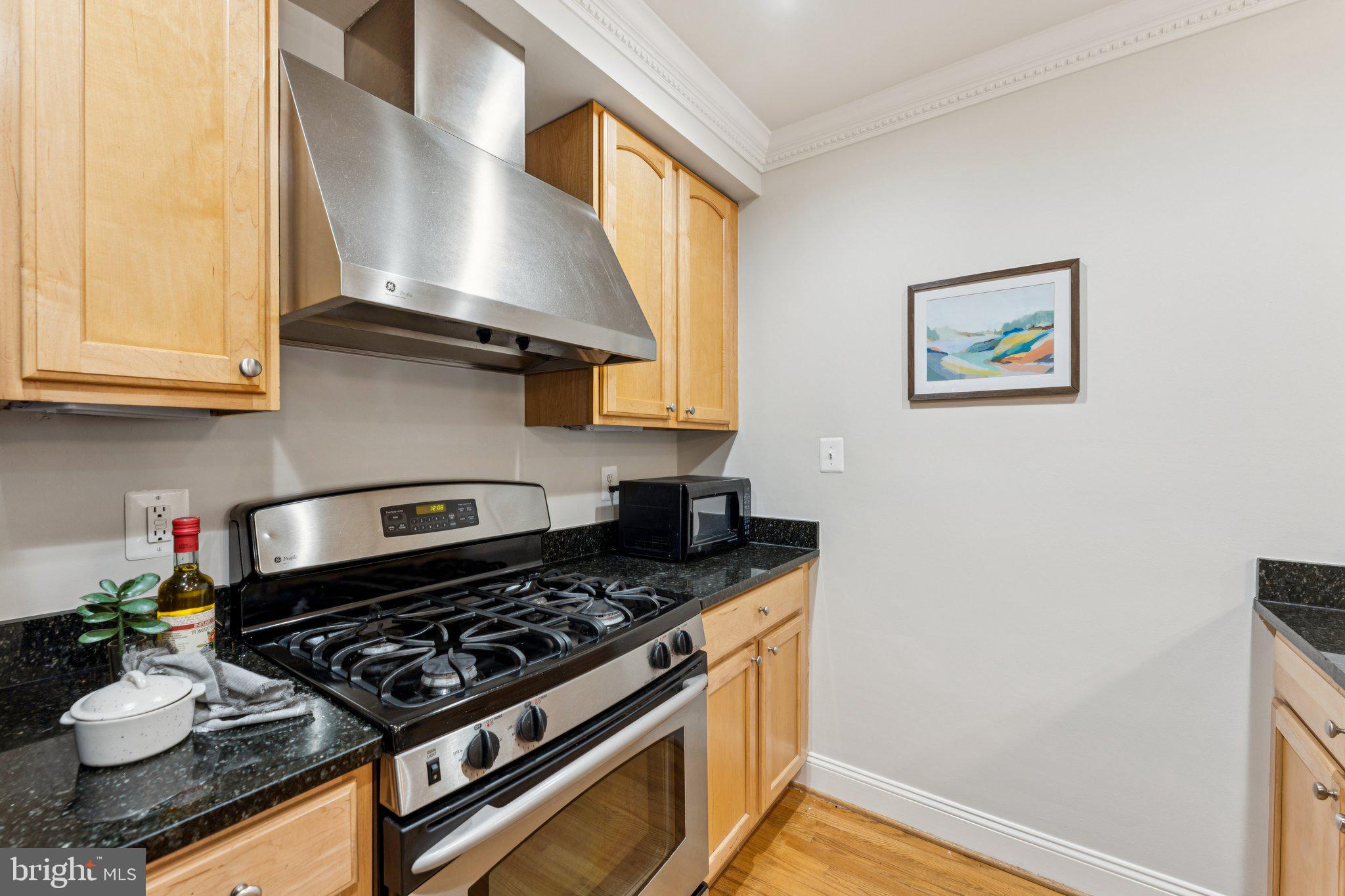 806 MARYLAND AVENUE NE 1