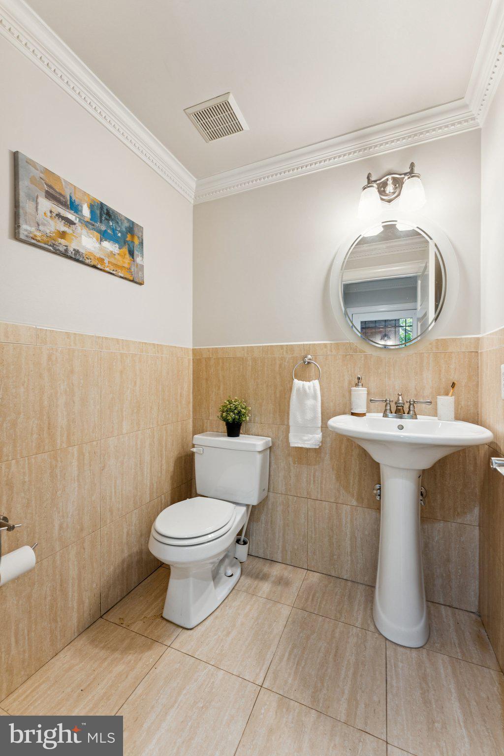 806 MARYLAND AVENUE NE 1