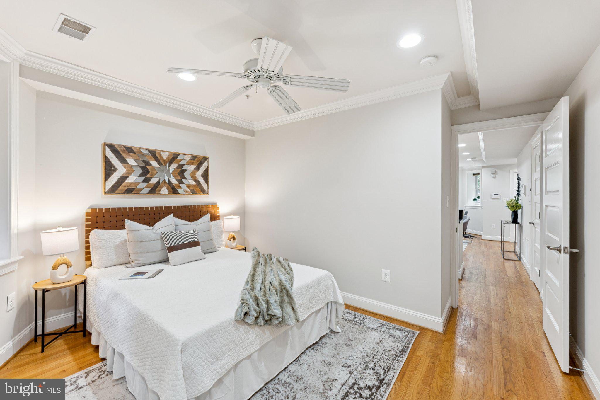 806 MARYLAND AVENUE NE 1