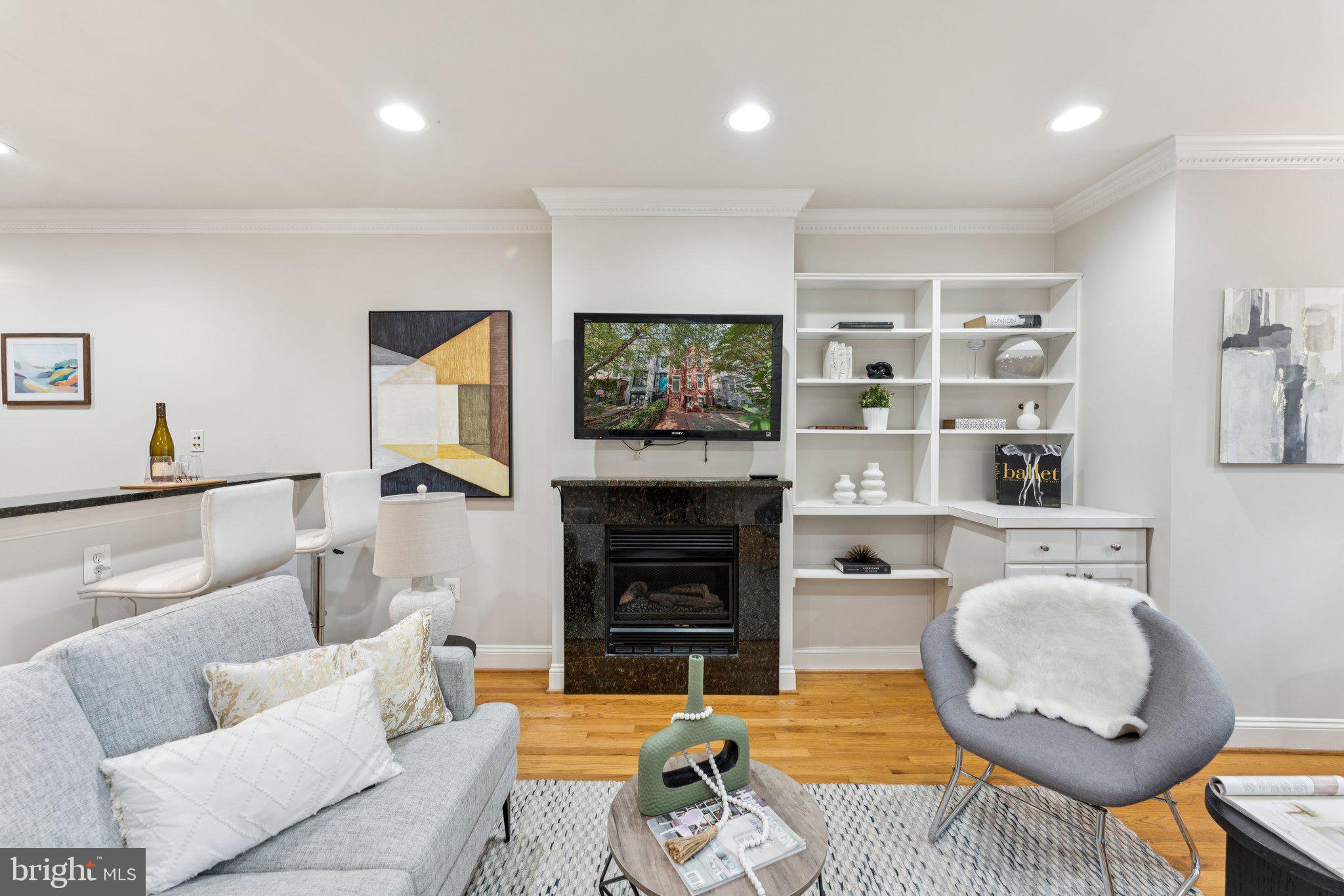 806 MARYLAND AVENUE NE 1