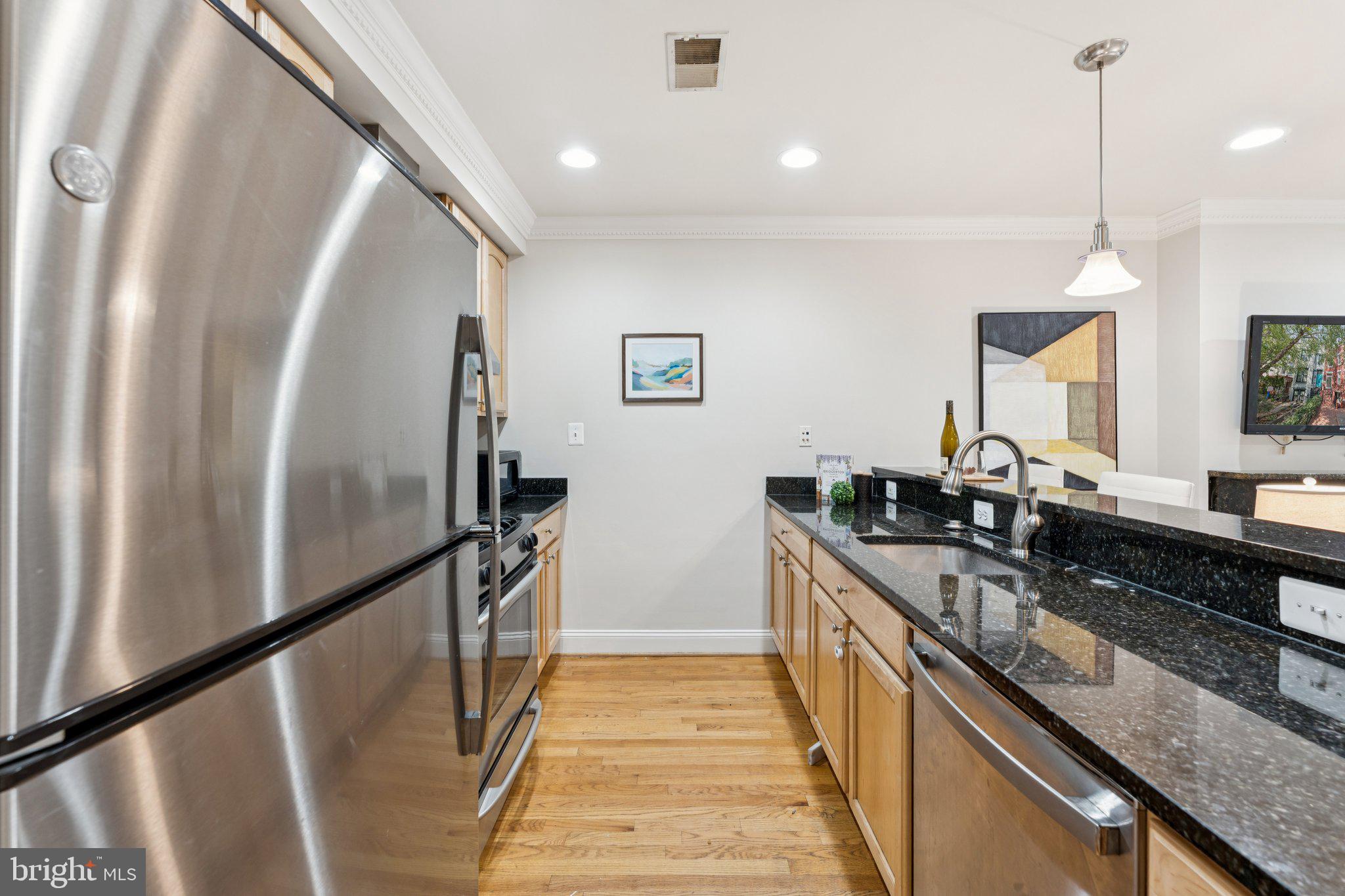 806 MARYLAND AVENUE NE 1