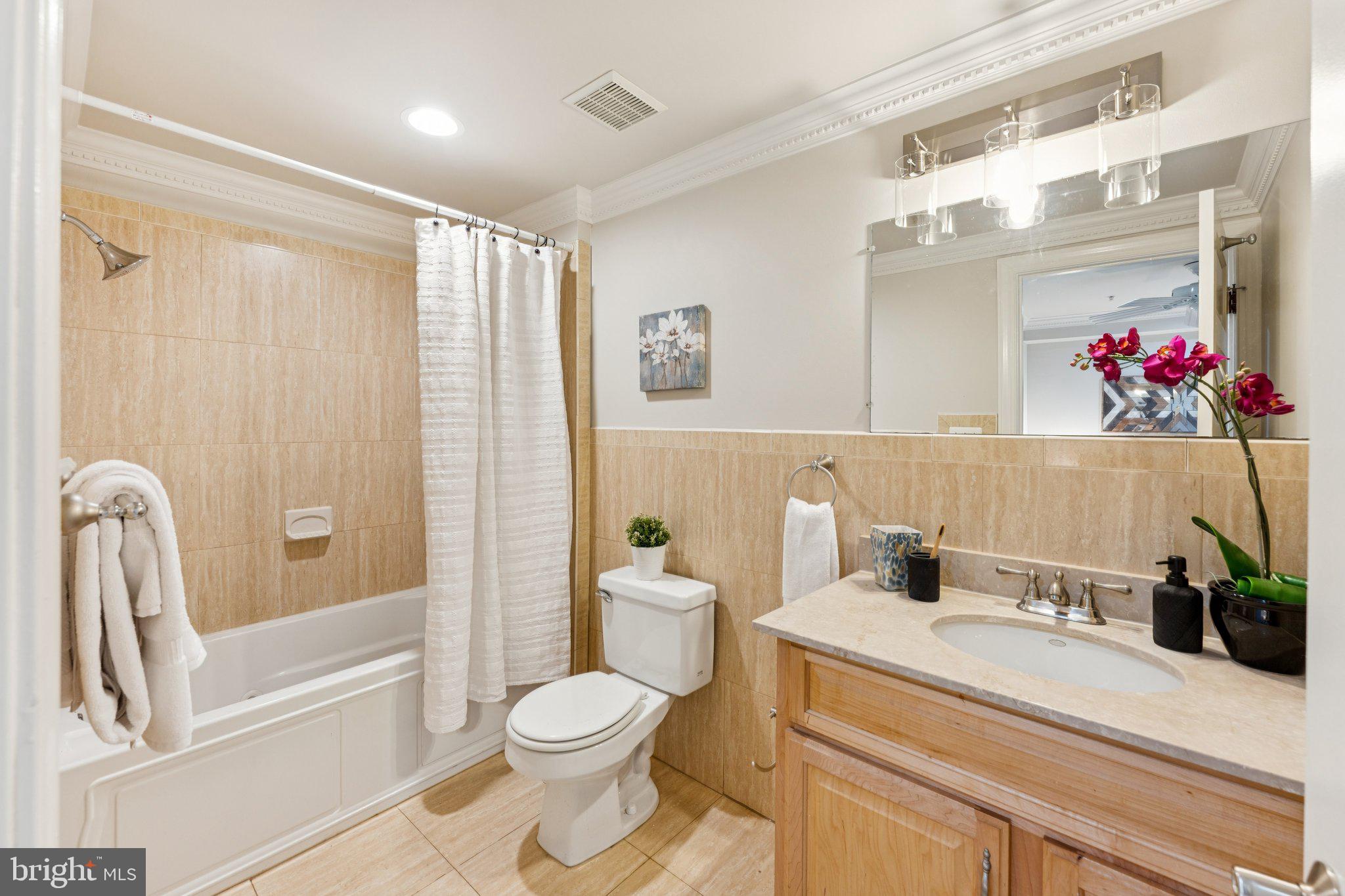 806 MARYLAND AVENUE NE 1