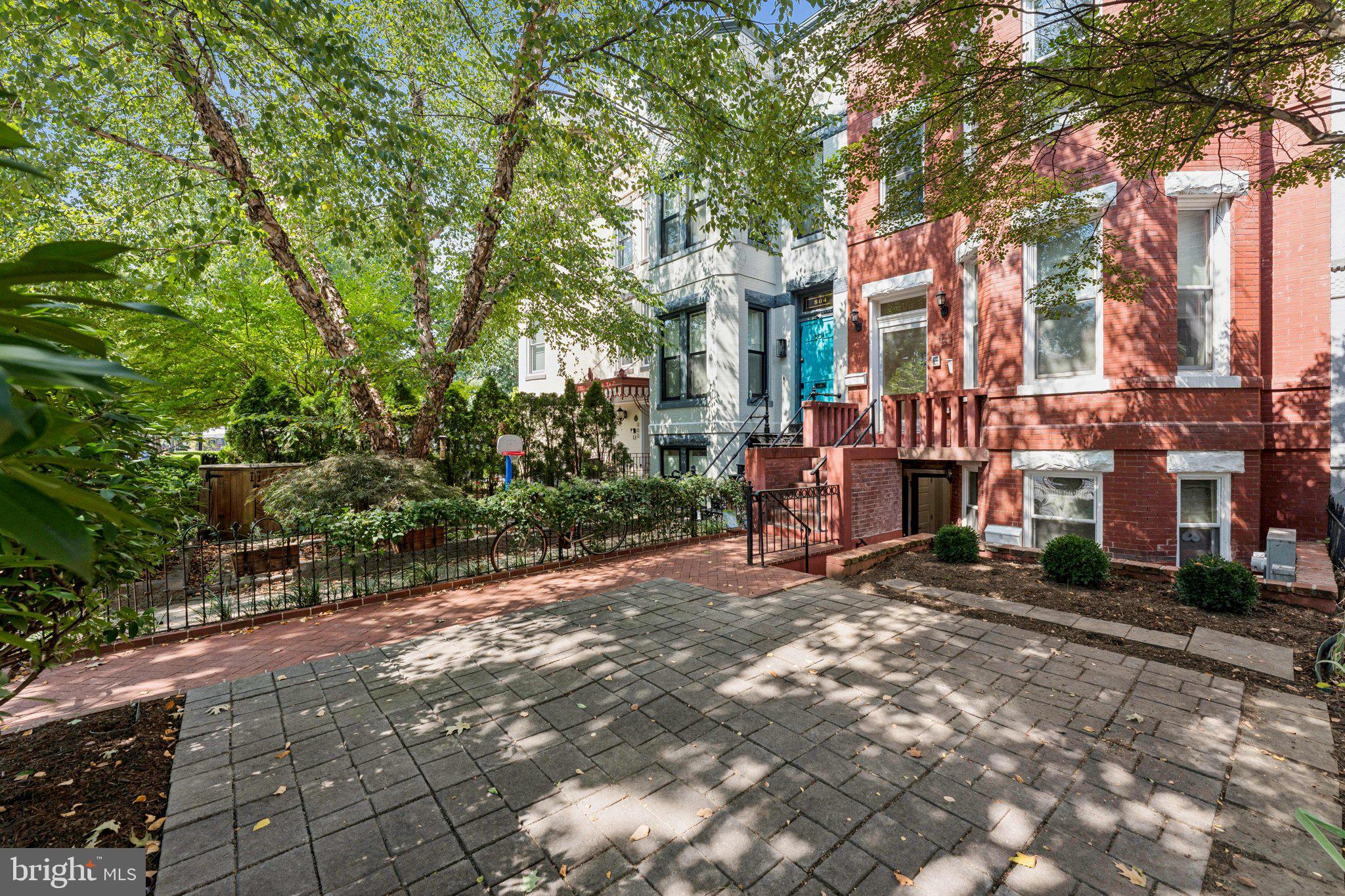 806 MARYLAND AVENUE NE 1