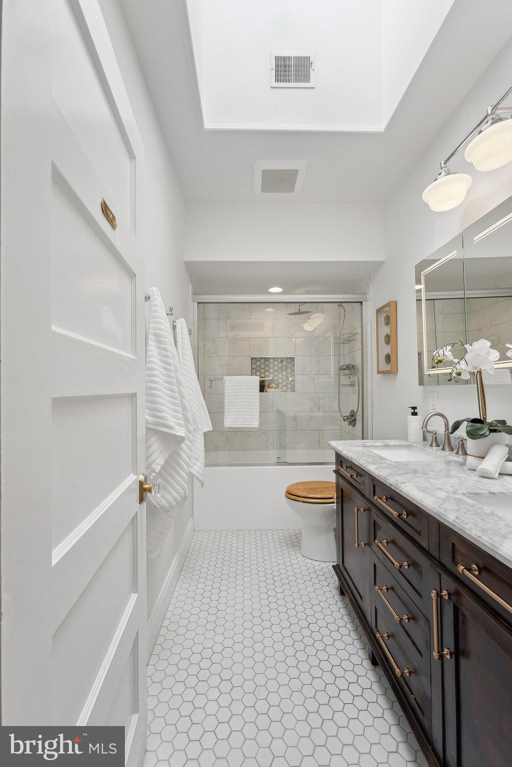 3811 BENTON STREET NW