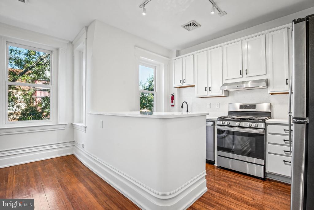 1856 MINTWOOD PLACE NW Unit: 5