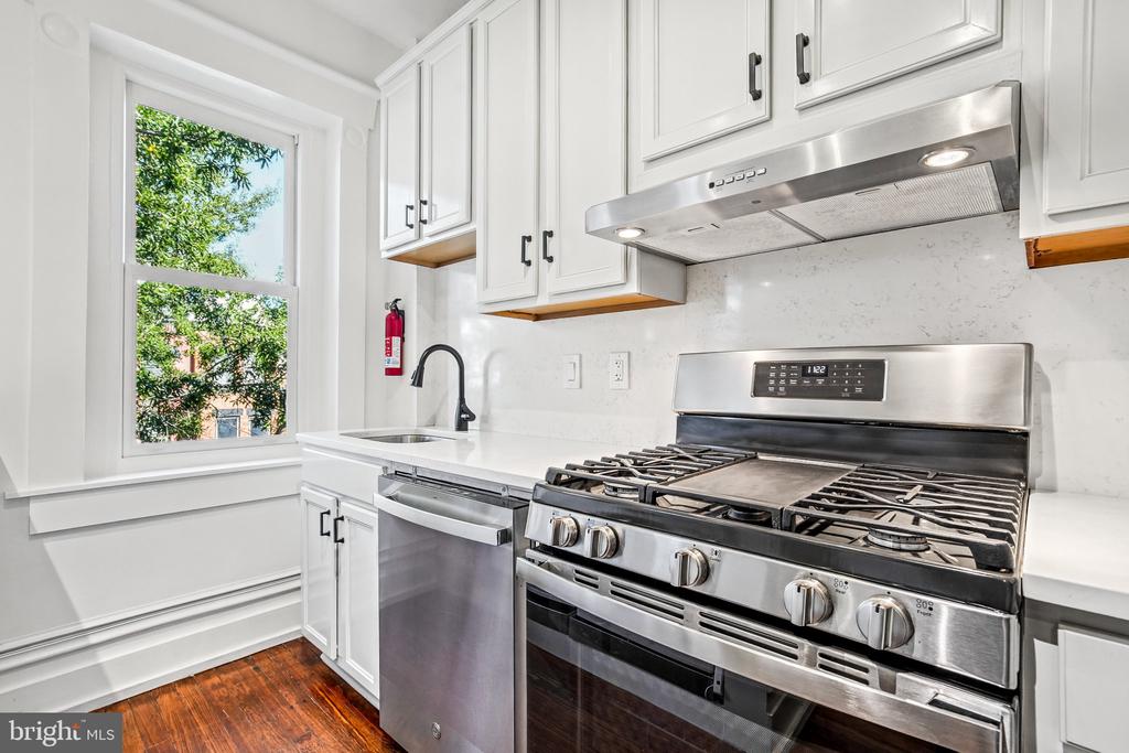 1856 MINTWOOD PLACE NW Unit: 5