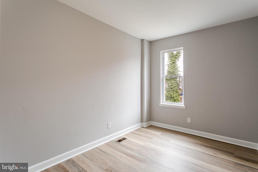3021 WOLCOTT AVE