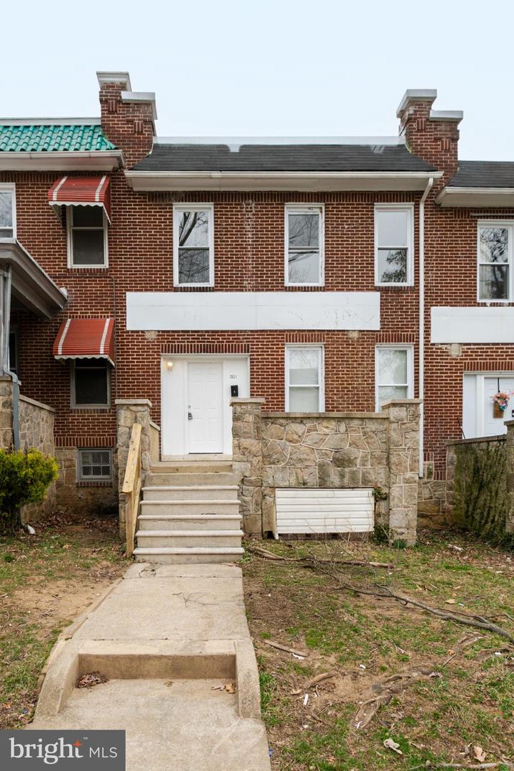3021 WOLCOTT AVE