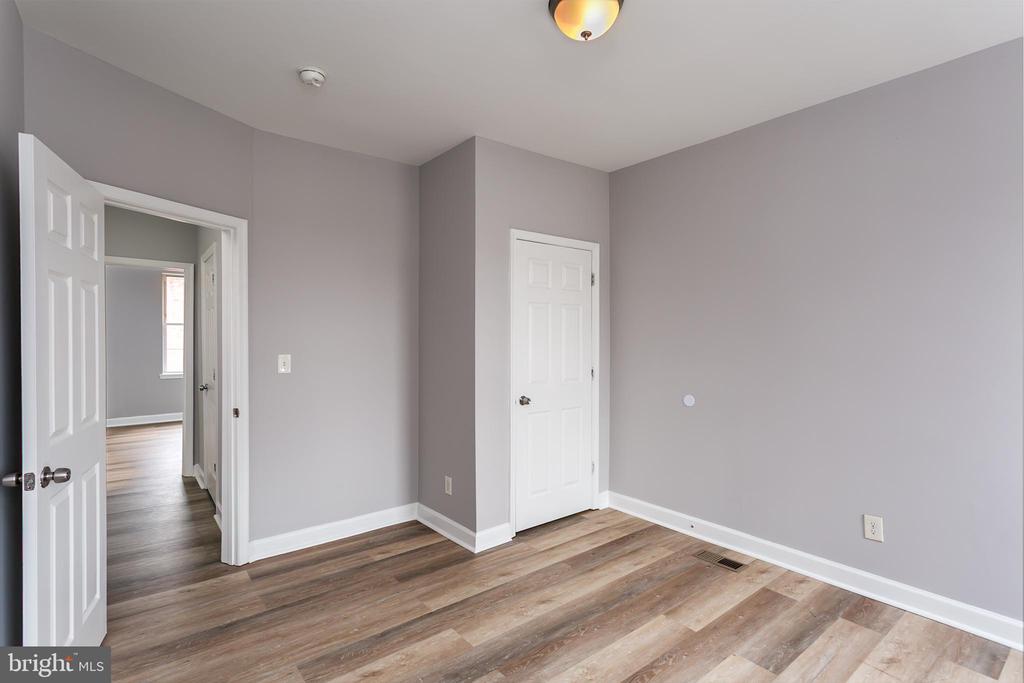 3021 WOLCOTT AVE