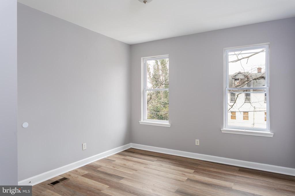 3021 WOLCOTT AVE