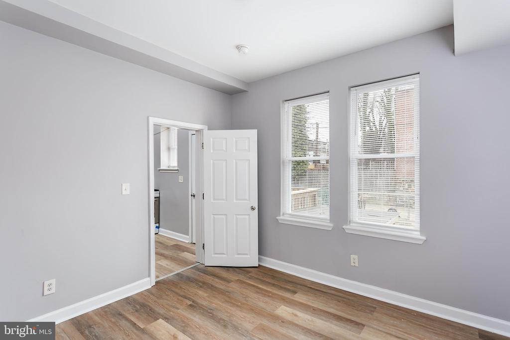 3021 WOLCOTT AVE