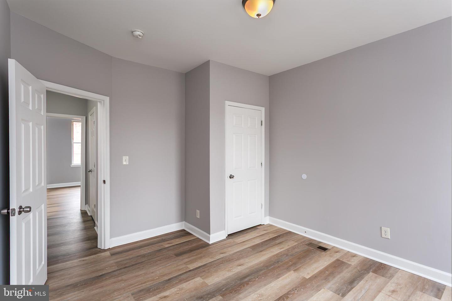 3021 WOLCOTT AVE