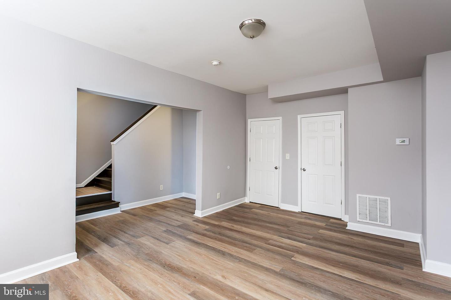 3021 WOLCOTT AVE