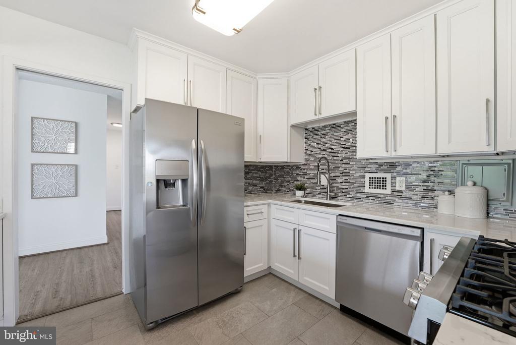 5500 FRIENDSHIP BOULEVARD Unit: 1604N