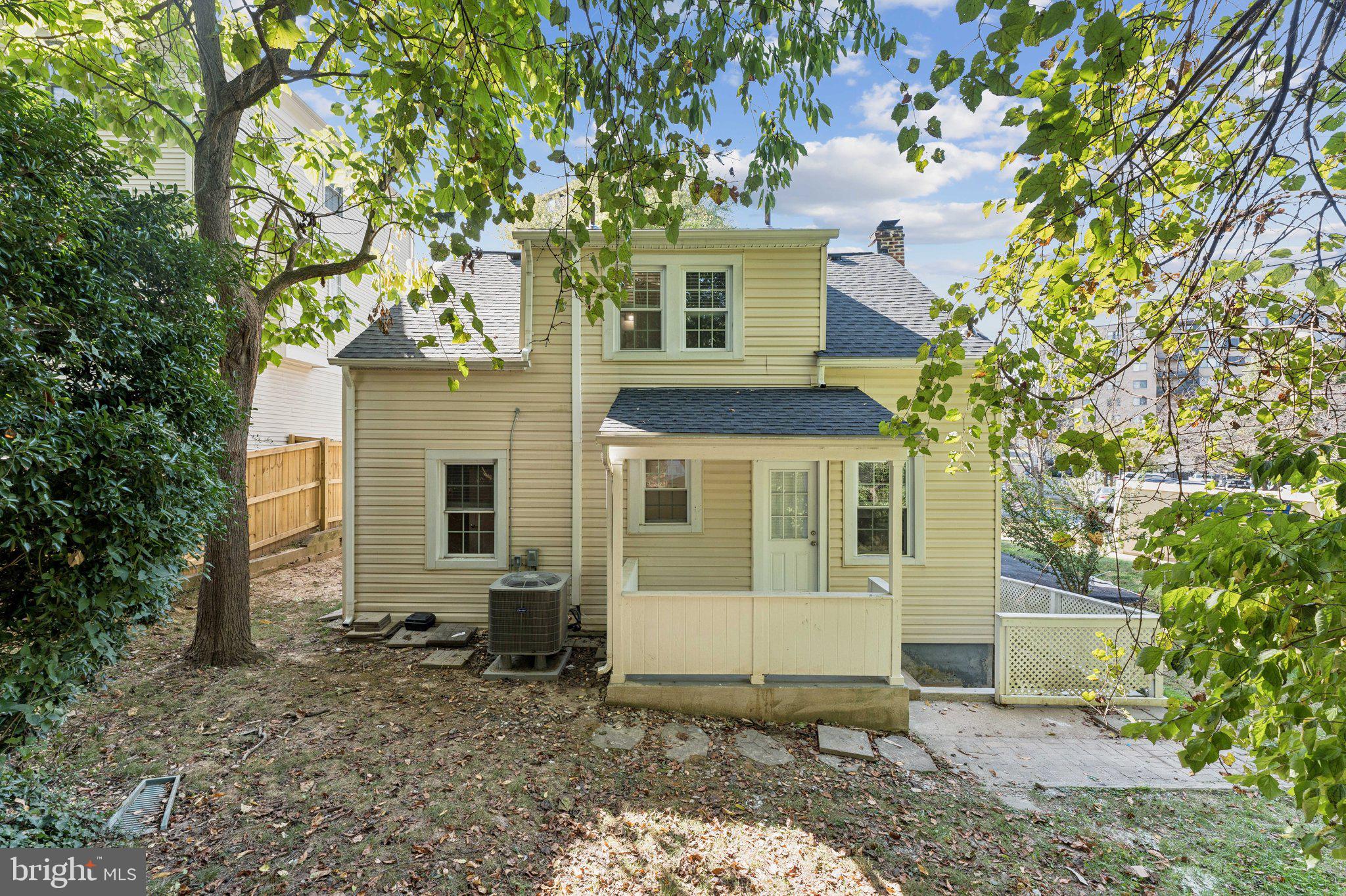 2153 N TAYLOR STREET