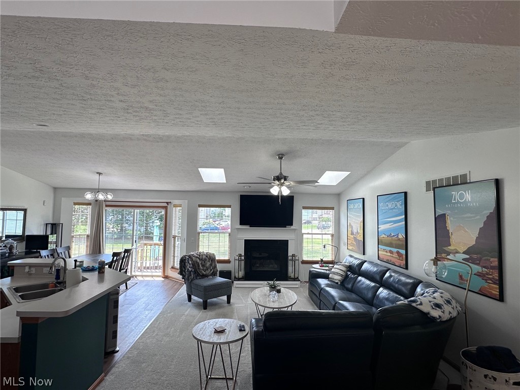 3313 Coopers Trail