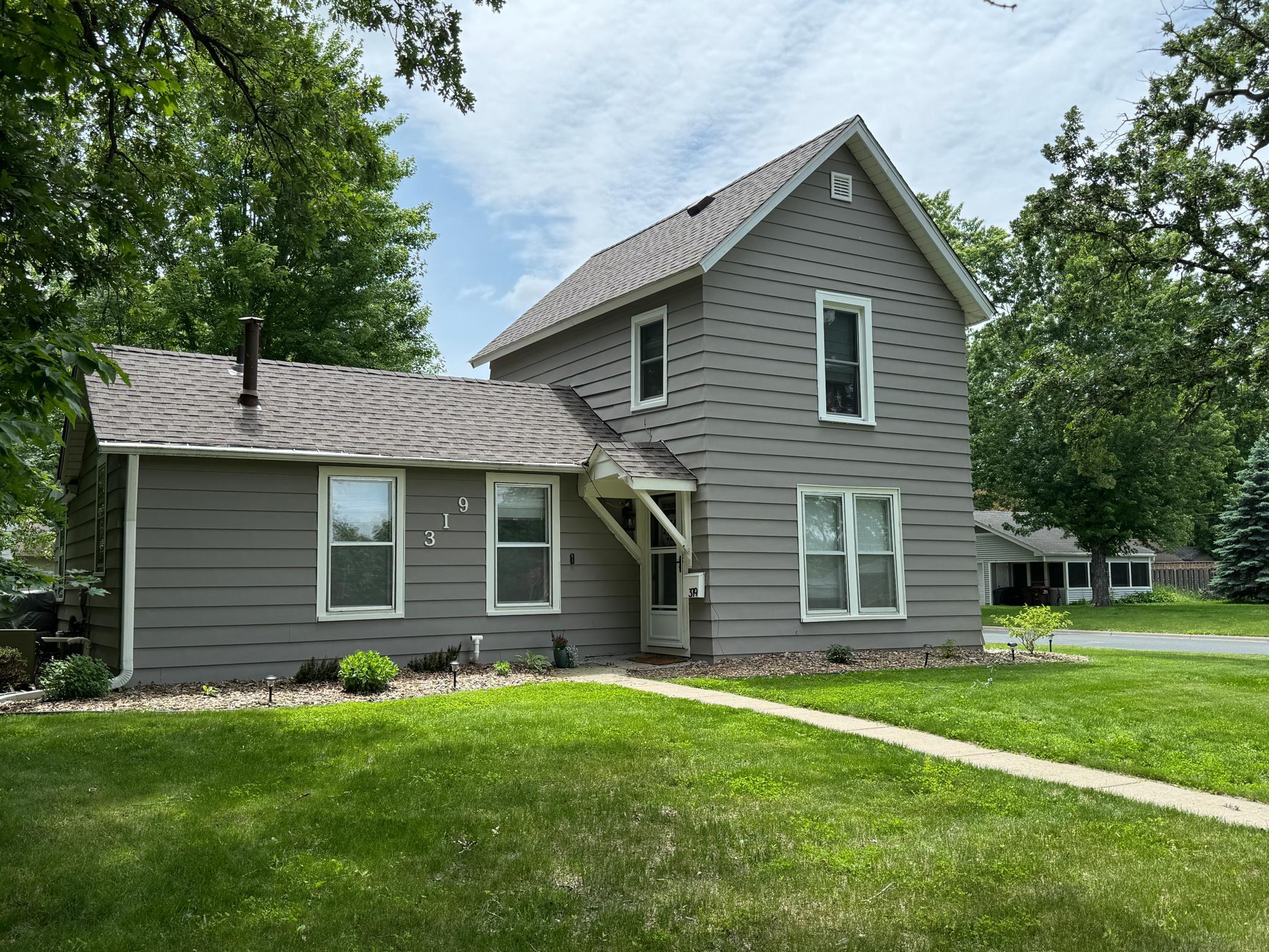 319 14th Street W
